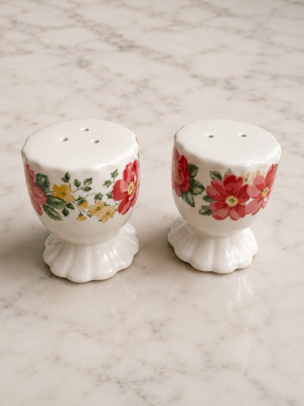 Pioneer Woman Floral Ceramic Footed Salt & Pepper Shakers NWT